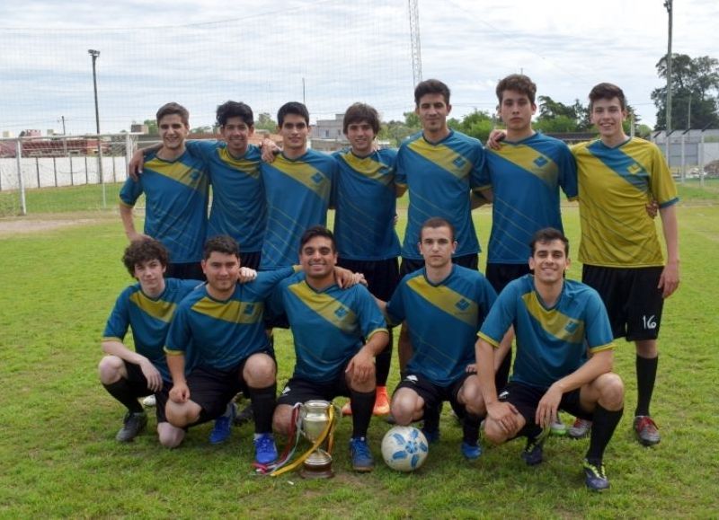 35 estudiantes competirán en siete disciplinas deportivas. Los ganadores pasan a la instancia nacional.