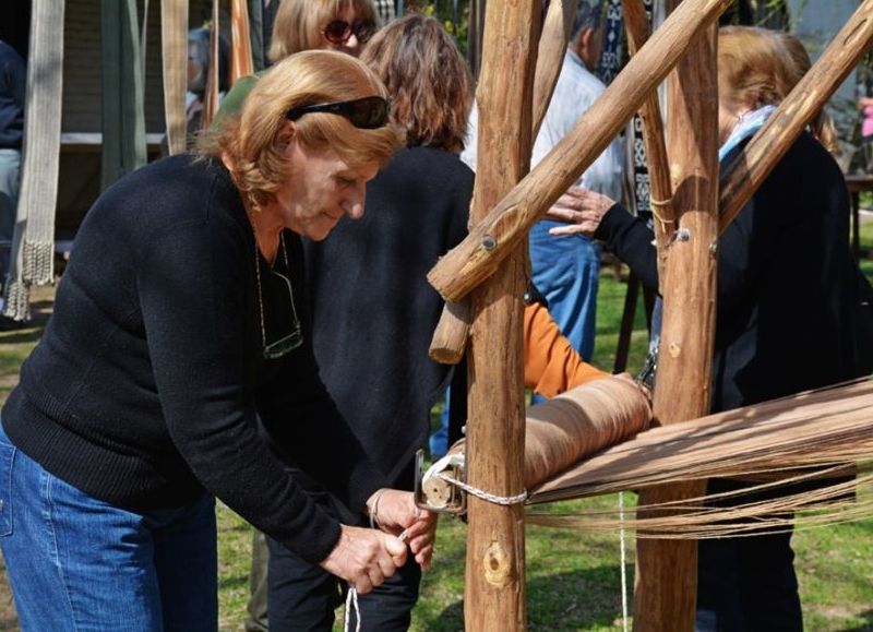 Se homenajeó a artesanas y artesanos del telar.