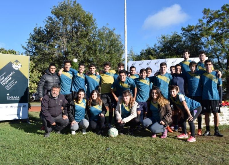 El evento contó con el apoyo de empresas y comerciantes de la región.