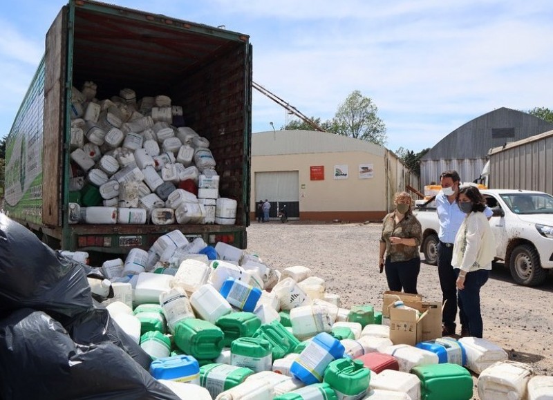 Nuevamente a través de la Municipalidad de San Antonio de Areco, continuaron con la campaña de recolección de envases reciclables de fitosanitarios.