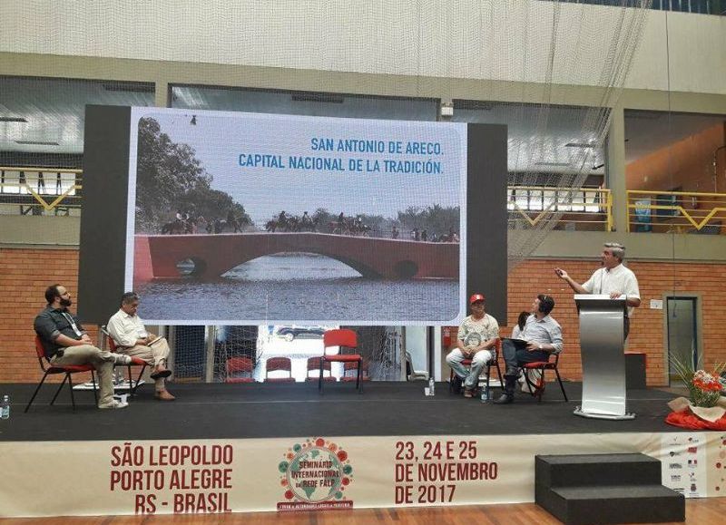 El intendente Francisco Durañona durante su exposición.