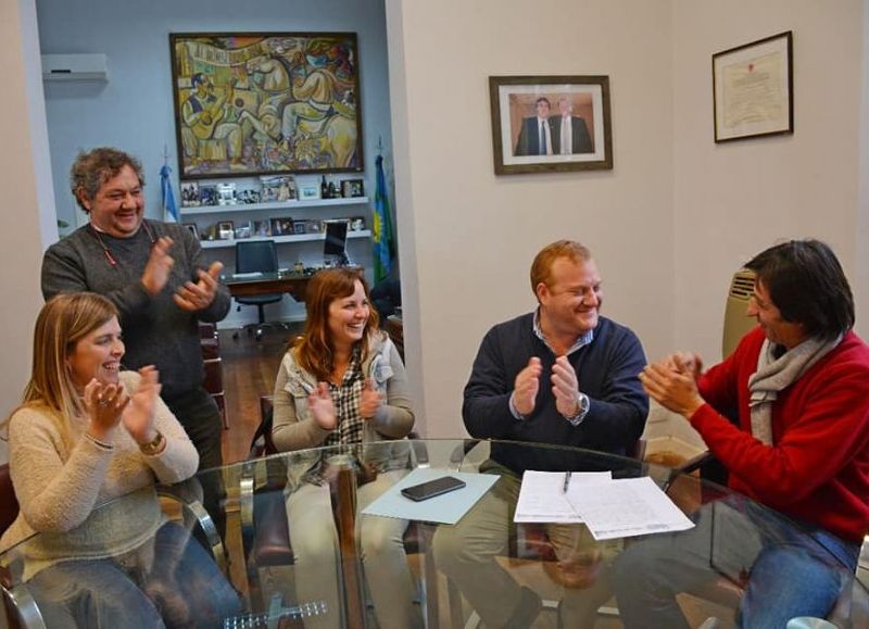 La reunión en la que se formalizó el convenio.