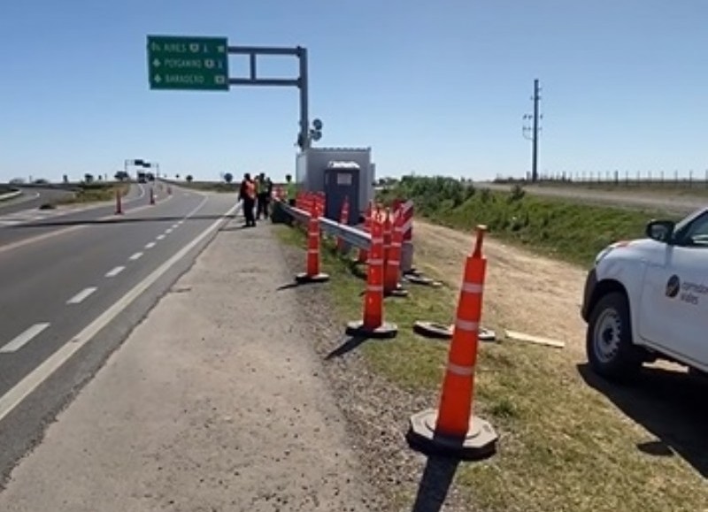 El puesto móvil de Seguridad Vial está ubicado sobre la Ruta Nacional 8 y contará con dos efectivos las 24 horas del día, los siete días de la semana.