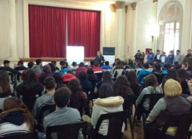 La UNSAdA propició reuniones con alumnos y profesores de secundaria para dar a conocer su oferta académica y potenciar la articulación con este nivel.