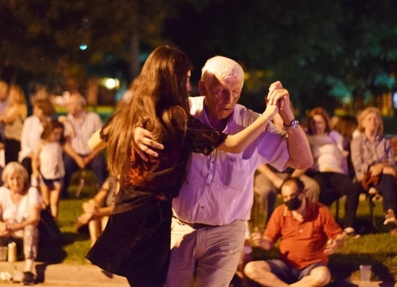 La Municipalidad de San Antonio de Areco celebró junto a los artistas y vecinos, el Día Nacional del Tango.