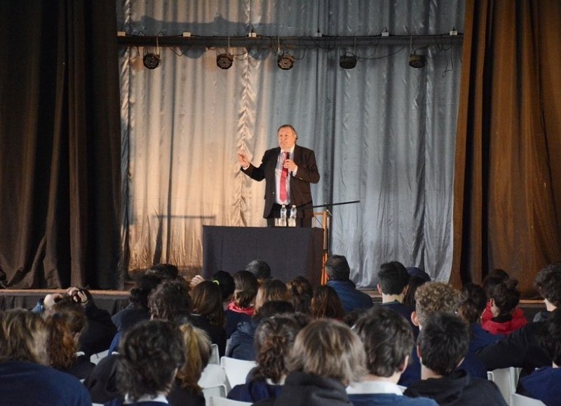 La Municipalidad de San Antonio de Areco participó junto a alumnos del colegio Nacional, Manuel Belgrano y San Antonio.