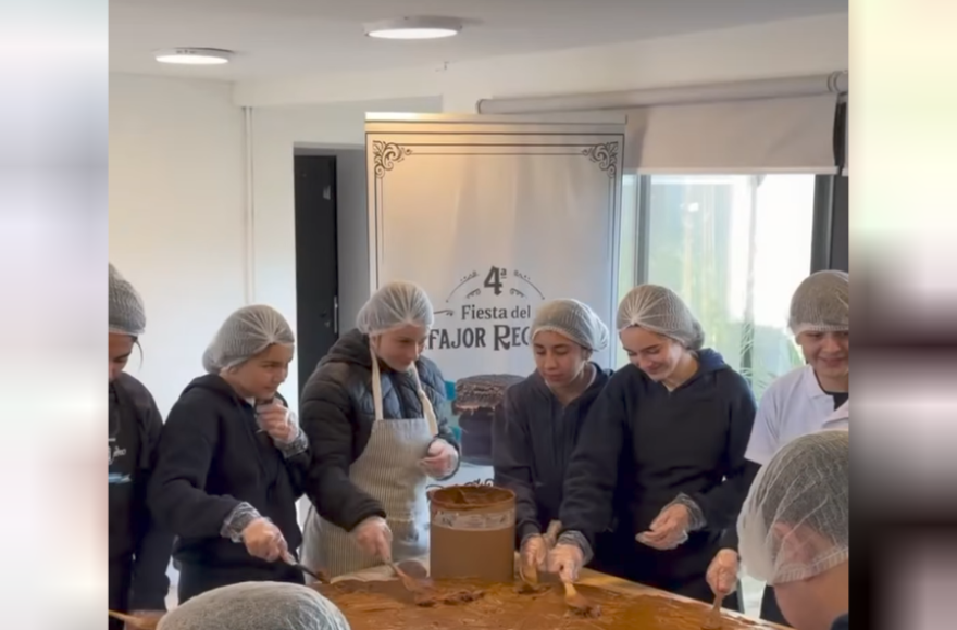 Arrancó la elaboración del alfajor gigante