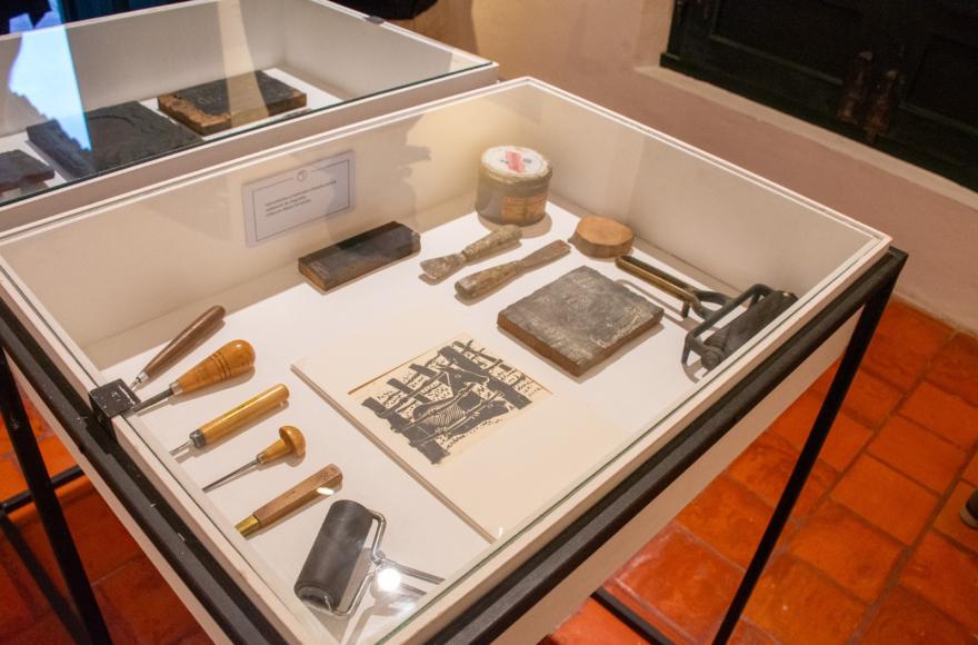 El Museo Gauchesco Ricardo Güiraldes (MGRG) inauguró la exhibición Detrás de la estampa: Una lectura inédita de Don Segundo Sombra, por Víctor L. Rebuffo y Albino Fernández.