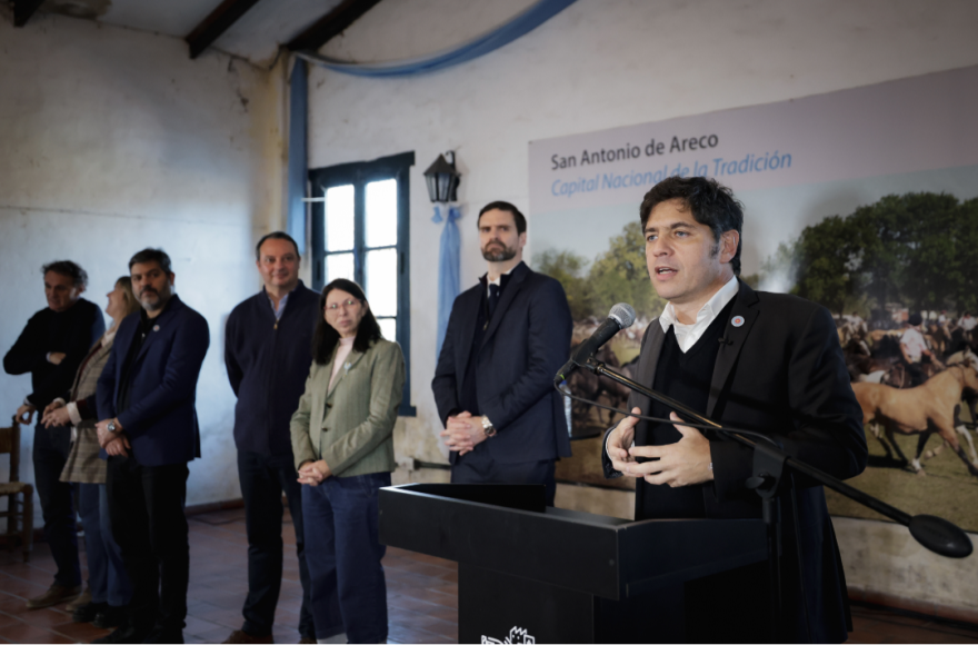 Kicillof recorrió los avances de la obra de adecuación del cauce del Río Areco