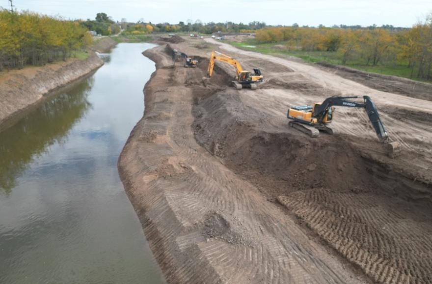 Allí se dialogó sobre las etapas de una infraestructura estratégica que va a mitigar el riesgo de inundaciones en el casco urbano.