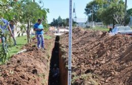 Comenzaron los trabajos de ampliación de la red cloacal en el centro