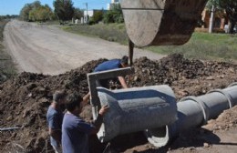 La Municipalidad puso manos a la obra para renovar los tubos de alcantarillas en distintos barrios