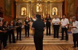 El coro "Voces Río Areco" debutó con un concierto de Navidad