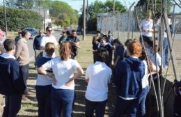 Alumnos del colegio Santa María plantaron árboles en la ciudad