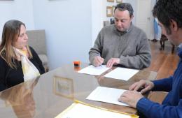 Se firmó el contrato para realizar la terminal de ómnibus