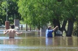 El intendente dimensionó la gravedad del temporal: “Mi casa tiene un metro de agua adentro”