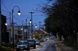 Ya funcionan las nuevas luminarias de avenida Quetgles