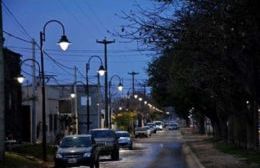 Ya funcionan las nuevas luminarias de avenida Quetgles