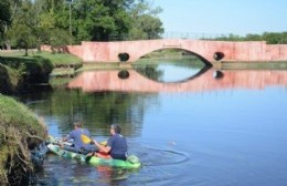 Preocupación: alertan a vecinos y turistas por la presencia de cianobacterias en el Río Areco