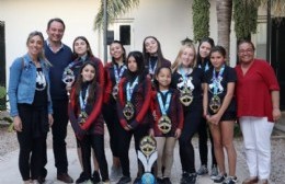 La ciudad recibió a las campeonas de patín artístico que ganaron en Brasil